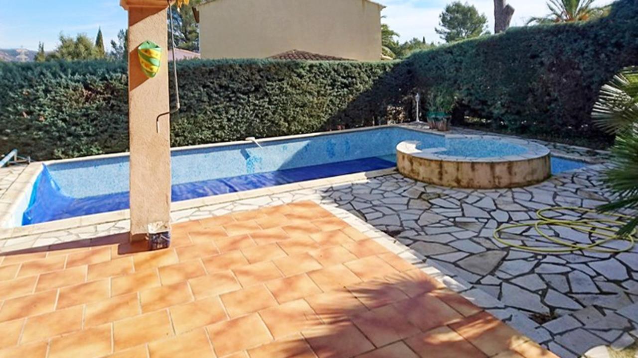 Villa Avec Piscine A Saint-Raphael Et Vue Sur La Montagne Екстер'єр фото