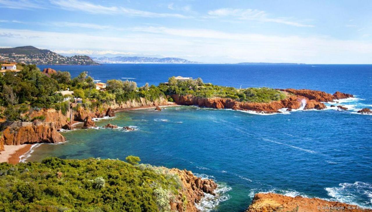 Villa Avec Piscine A Saint-Raphael Et Vue Sur La Montagne Екстер'єр фото