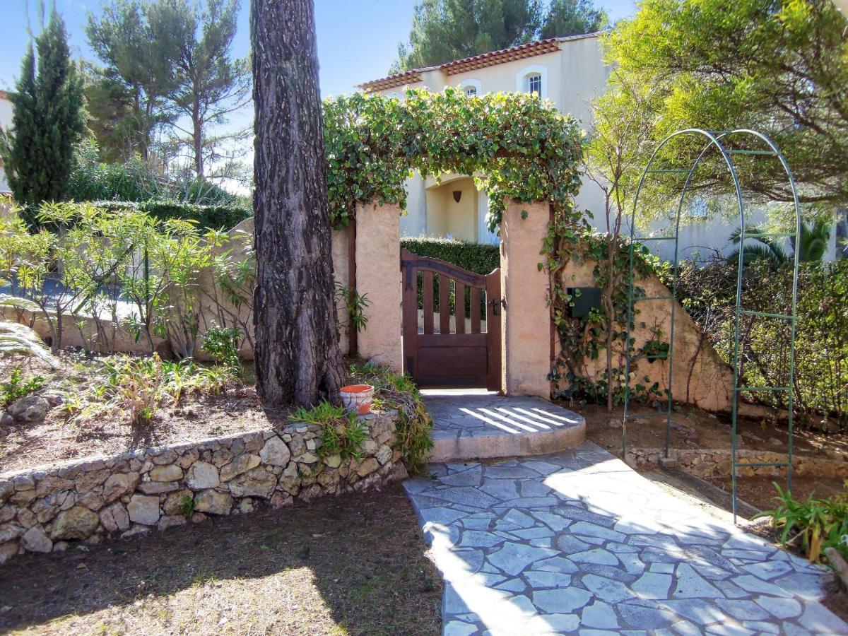 Villa Avec Piscine A Saint-Raphael Et Vue Sur La Montagne Екстер'єр фото