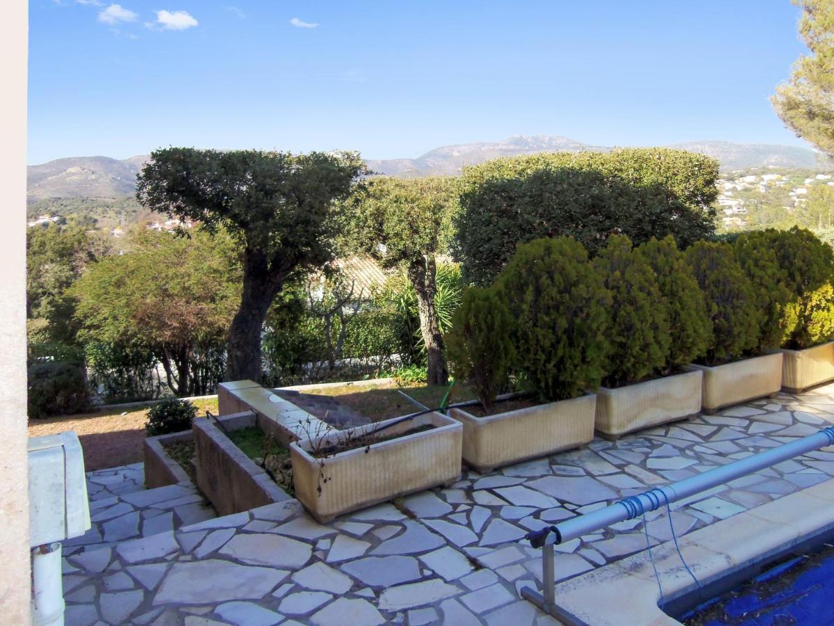 Villa Avec Piscine A Saint-Raphael Et Vue Sur La Montagne Екстер'єр фото